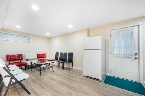 138 Panamount Crescent Nw, Calgary, AB - Indoor Photo Showing Other Room
