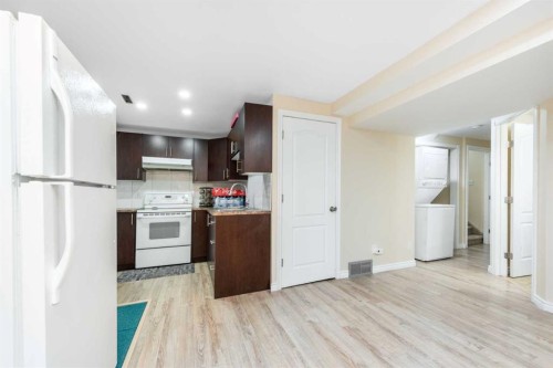 138 Panamount Crescent Nw, Calgary, AB - Indoor Photo Showing Kitchen