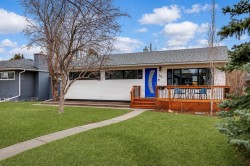 26 Galway Crescent SW Calgary, AB T3E 4Y3