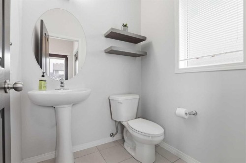 632 Mahogany Boulevard Se, Calgary, AB - Indoor Photo Showing Bathroom