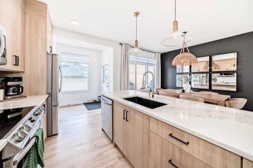 3 Agate, Cochrane, AB - Indoor Photo Showing Kitchen With Upgraded Kitchen