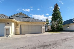 37 Edgepark Villas NW Calgary, AB T3A 3S2