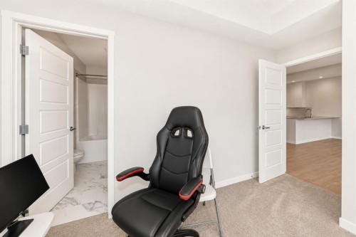 1304-33 Carringham Gate Nw, Calgary, AB - Indoor Photo Showing Office