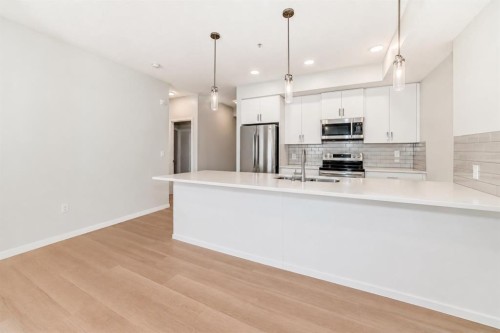 1304-33 Carringham Gate Nw, Calgary, AB - Indoor Photo Showing Kitchen With Stainless Steel Kitchen With Upgraded Kitchen