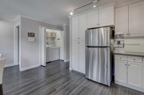 36 Hawksley Crescent Nw, Calgary, AB - Indoor Photo Showing Kitchen