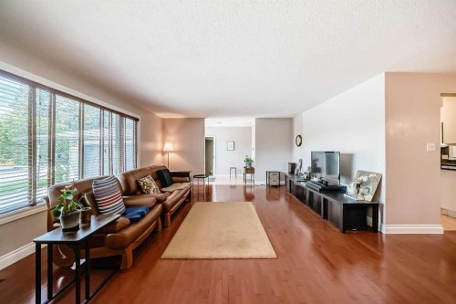 1220 73 Avenue Sw, Calgary, AB - Indoor