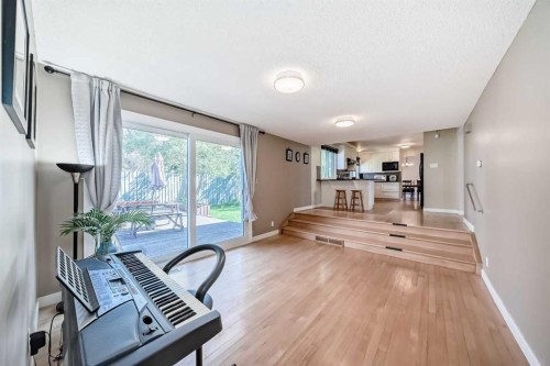 1220 73 Avenue Sw, Calgary, AB - Indoor Photo Showing Other Room