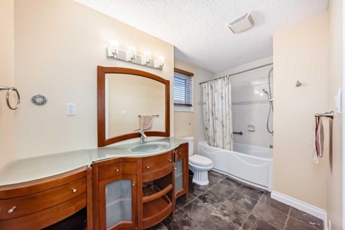 1220 73 Avenue Sw, Calgary, AB - Indoor Photo Showing Bathroom