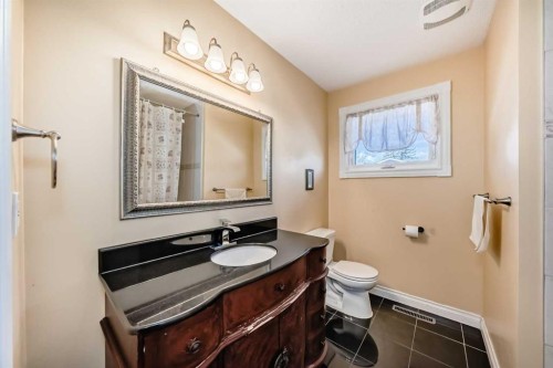 1220 73 Avenue Sw, Calgary, AB - Indoor Photo Showing Bathroom