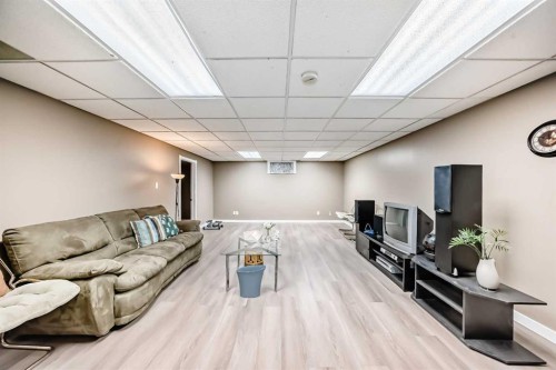 1220 73 Avenue Sw, Calgary, AB - Indoor