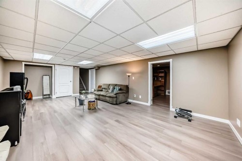 1220 73 Avenue Sw, Calgary, AB - Indoor