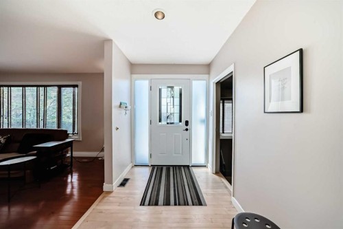 1220 73 Avenue Sw, Calgary, AB - Indoor Photo Showing Other Room