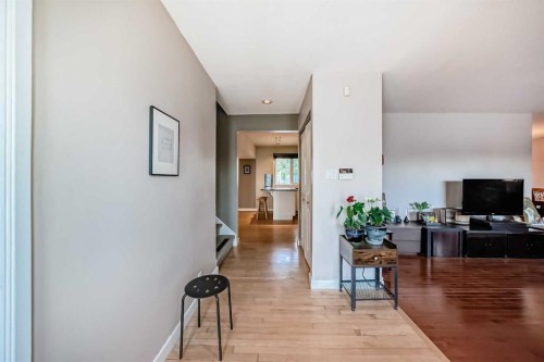 1220 73 Avenue Sw, Calgary, AB - Indoor