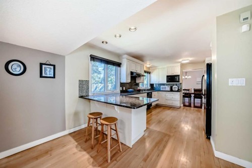 1220 73 Avenue Sw, Calgary, AB - Indoor