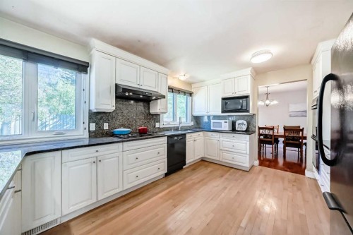 1220 73 Avenue Sw, Calgary, AB - Indoor Photo Showing Kitchen With Upgraded Kitchen