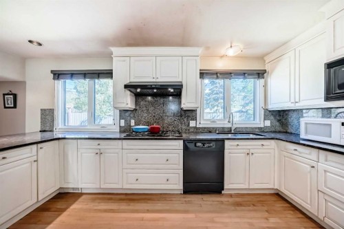1220 73 Avenue Sw, Calgary, AB - Indoor Photo Showing Kitchen