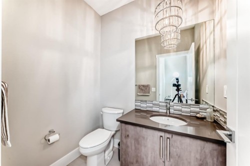68 Mahogany Gardens Se, Calgary, AB - Indoor Photo Showing Bathroom