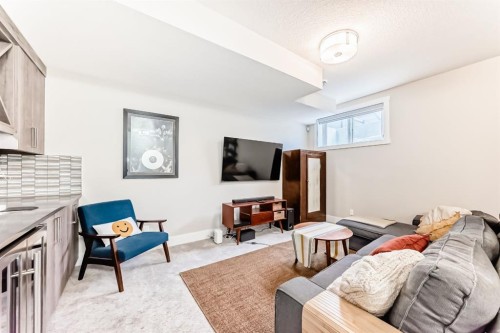 68 Mahogany Gardens Se, Calgary, AB - Indoor Photo Showing Living Room