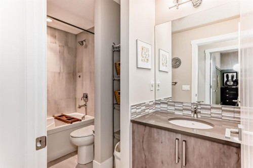 68 Mahogany Gardens Se, Calgary, AB - Indoor Photo Showing Bathroom