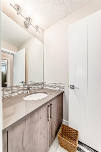 68 Mahogany Gardens Se, Calgary, AB - Indoor Photo Showing Bathroom