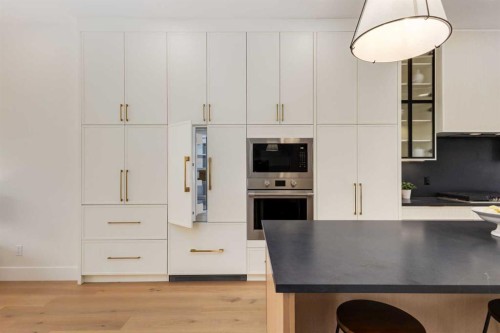 631 28 Avenue Nw, Calgary, AB - Indoor Photo Showing Kitchen