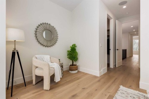 631 28 Avenue Nw, Calgary, AB - Indoor Photo Showing Other Room