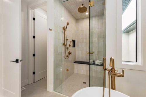 631 28 Avenue Nw, Calgary, AB - Indoor Photo Showing Bathroom