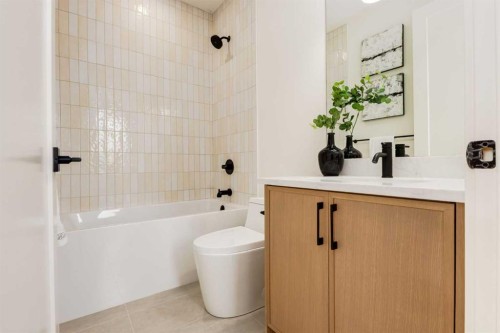 631 28 Avenue Nw, Calgary, AB - Indoor Photo Showing Bathroom
