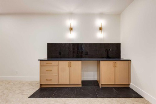 631 28 Avenue Nw, Calgary, AB - Indoor Photo Showing Other Room