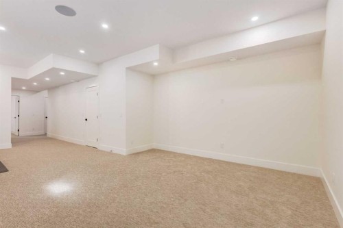 631 28 Avenue Nw, Calgary, AB - Indoor Photo Showing Other Room