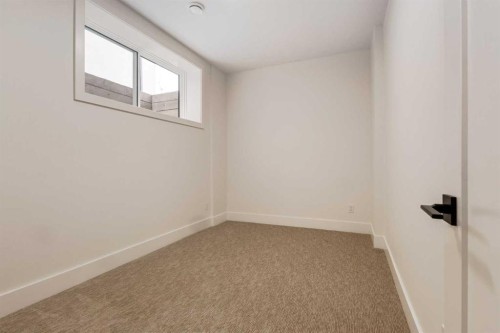 631 28 Avenue Nw, Calgary, AB - Indoor Photo Showing Other Room