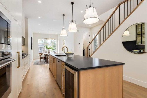 631 28 Avenue Nw, Calgary, AB - Indoor Photo Showing Kitchen With Upgraded Kitchen