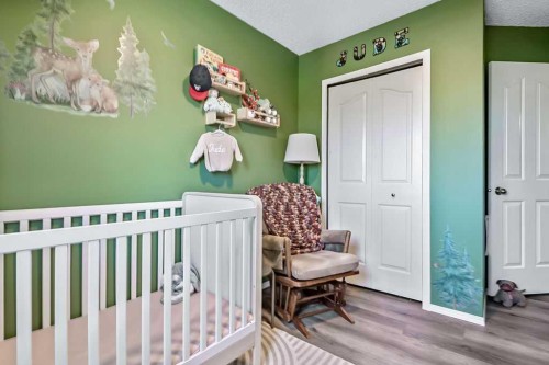 52 Hunters Crescent, Okotoks, AB - Indoor Photo Showing Bedroom