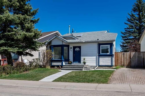 52 Hunters Crescent  Okotoks, AB T1S 1M2