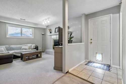 52 Hunters Crescent, Okotoks, AB - Indoor
