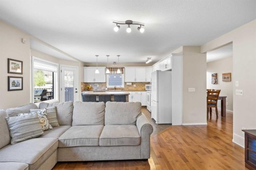 142 Sierra Nevada Green Sw, Calgary, AB - Indoor Photo Showing Living Room