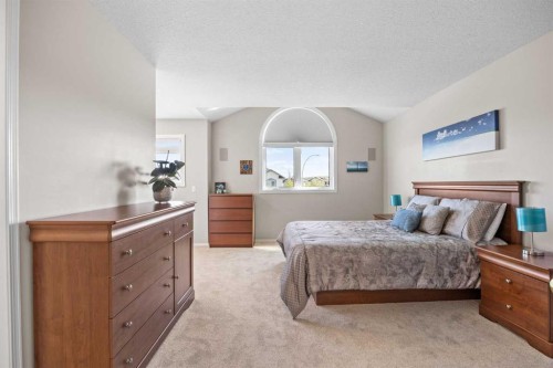 142 Sierra Nevada Green Sw, Calgary, AB - Indoor Photo Showing Bedroom