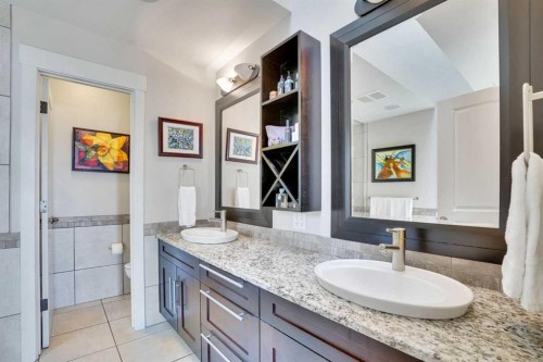 4120 16 Street Sw, Calgary, AB - Indoor Photo Showing Bathroom