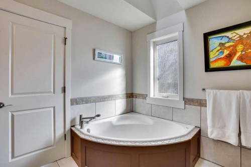 4120 16 Street Sw, Calgary, AB - Indoor Photo Showing Bathroom