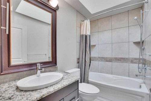 4120 16 Street Sw, Calgary, AB - Indoor Photo Showing Bathroom
