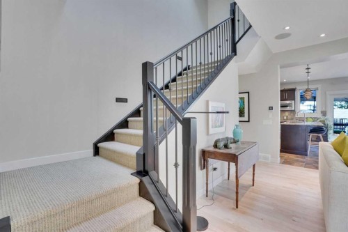 4120 16 Street Sw, Calgary, AB - Indoor Photo Showing Other Room