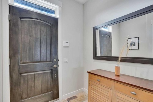 4120 16 Street Sw, Calgary, AB - Indoor Photo Showing Other Room