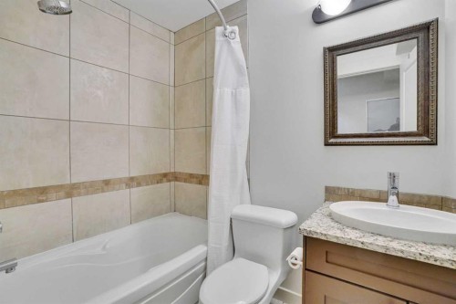 4120 16 Street Sw, Calgary, AB - Indoor Photo Showing Bathroom