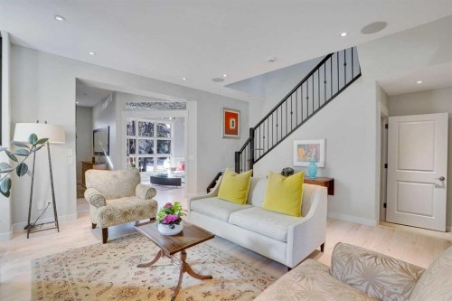 4120 16 Street Sw, Calgary, AB - Indoor Photo Showing Living Room