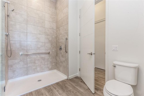 109-12 Mahogany Path Se, Calgary, AB - Indoor Photo Showing Bathroom