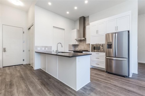 109-12 Mahogany Path Se, Calgary, AB - Indoor Photo Showing Kitchen With Stainless Steel Kitchen With Upgraded Kitchen