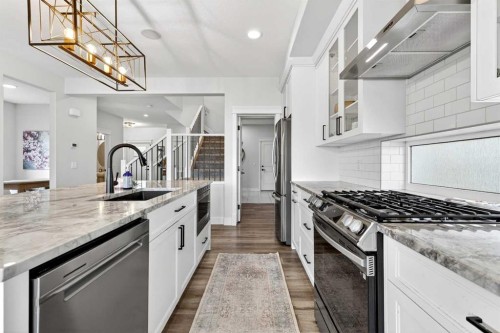 652 Reynolds Crescent Sw, Airdrie, AB - Indoor Photo Showing Kitchen With Upgraded Kitchen