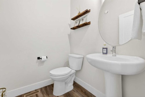 652 Reynolds Crescent Sw, Airdrie, AB - Indoor Photo Showing Bathroom