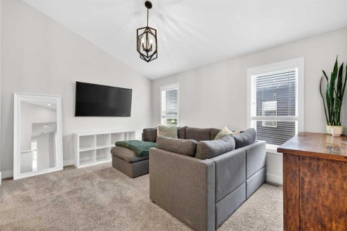 652 Reynolds Crescent Sw, Airdrie, AB - Indoor Photo Showing Living Room