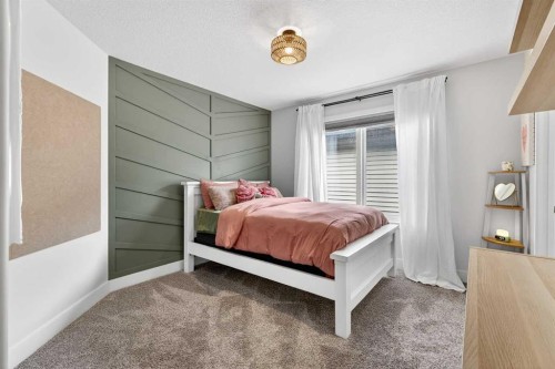 652 Reynolds Crescent Sw, Airdrie, AB - Indoor Photo Showing Bedroom